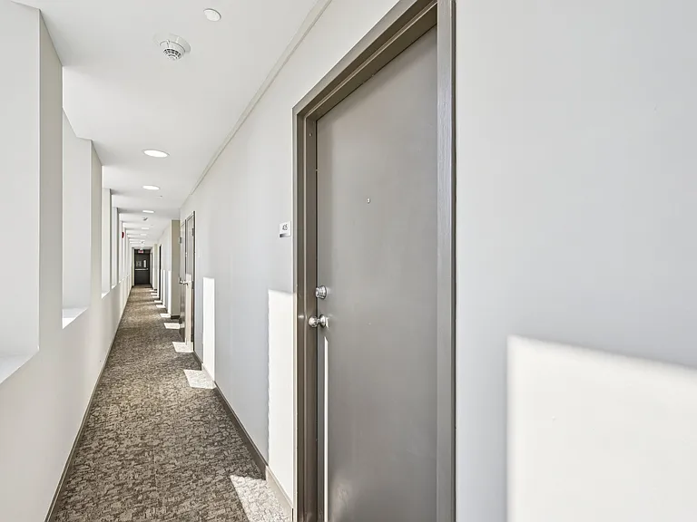 Hamilton Apartments — Photo 16