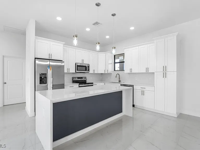 2602 73rd St W — Photo 9