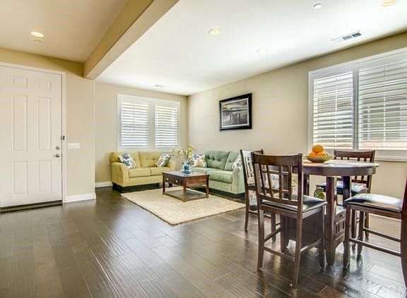 living room/dining room