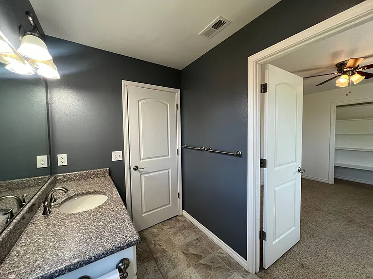 1592 Kingston Way — Photo 31