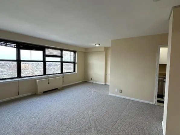 285 Aycrigg Ave 21-F #F, Passaic City, NJ 07055