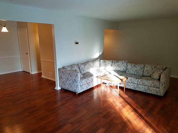 Living rm and dining area floors are hardwood laminate