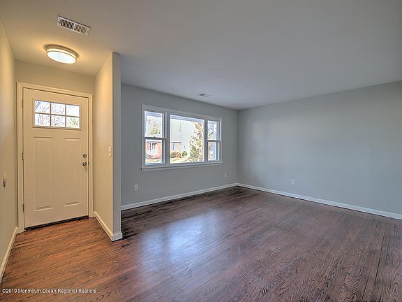 2nd image of 715 Linden Ave
