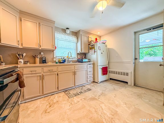 3rd image of 394 West Washington Street