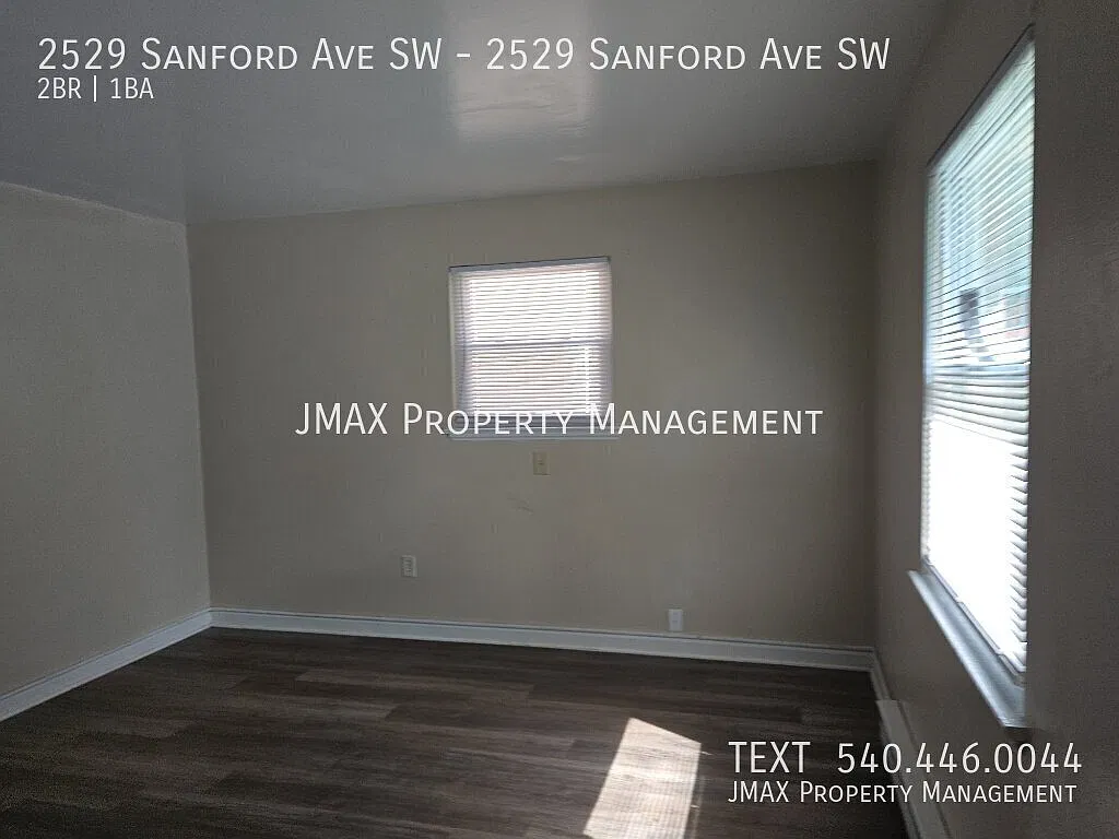 2 Bedroom Duplex in a Convenient Location — Photo 3