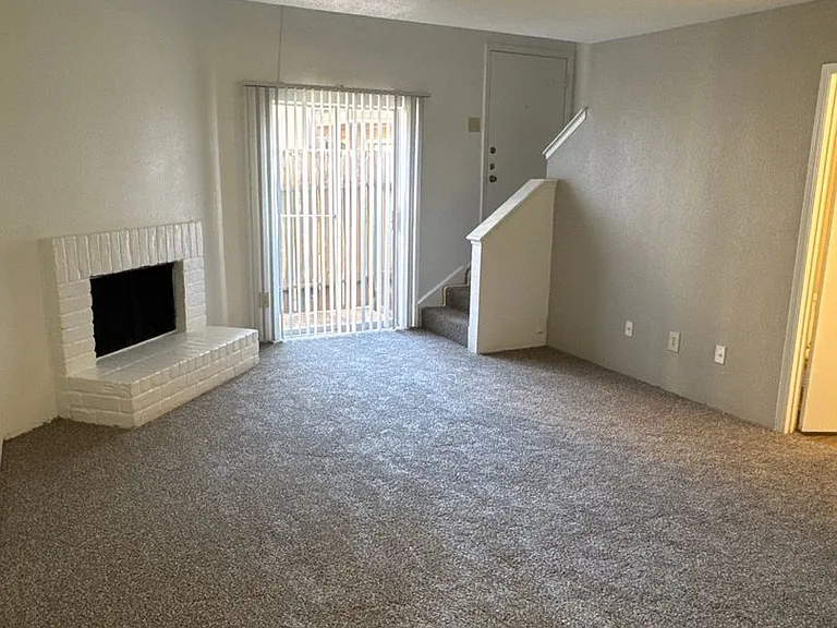 Emerald Cove Apartments — Photo 49