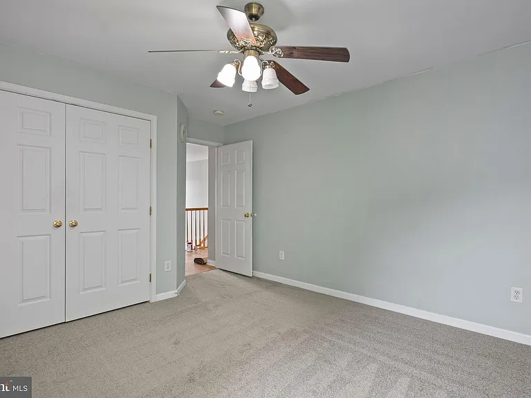 929 N York Dr — Photo 23