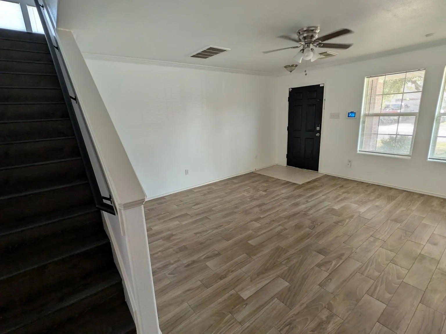 3 bed, 2.5 bath, 2530 sqft, $1,700 — Photo 2