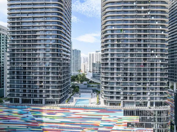 45 SW 9th St APT 1005, Miami, FL 33130