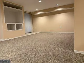 922 Glackens Ln — Photo 21