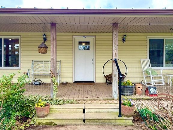 4th image of 2208 Poe Rd