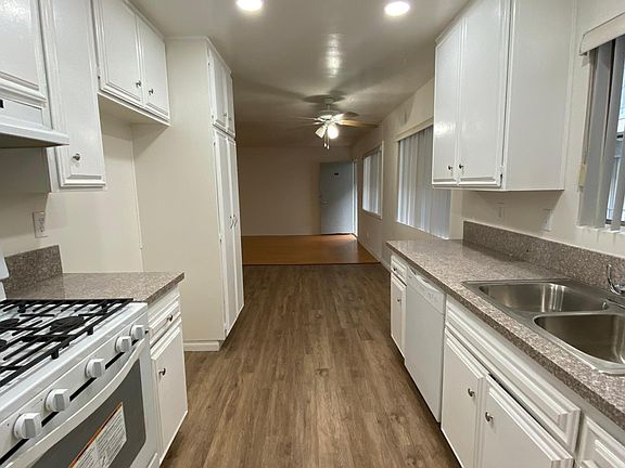 4th image of 5231 Zelzah Ave #16