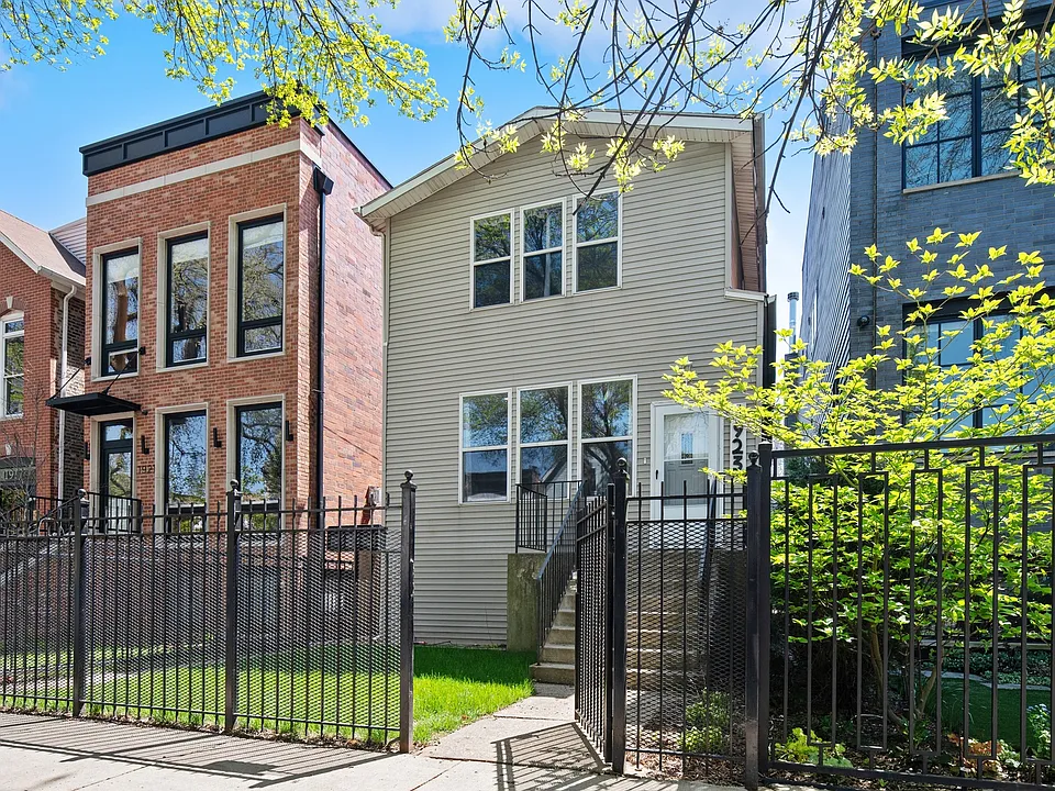 1923 W Erie St