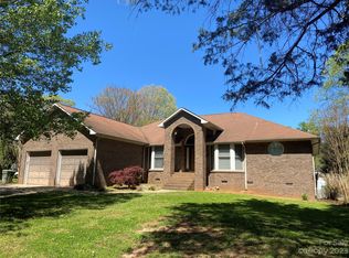 115 Peninsula Dr, Mooresville, NC 28117