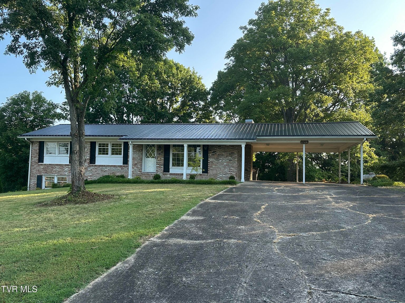 1728 Whispering Hills Dr, Kingsport, TN 37660 | Zillow
