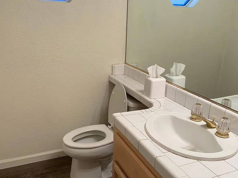 4020 Eastwood Village Ln — Photo 8