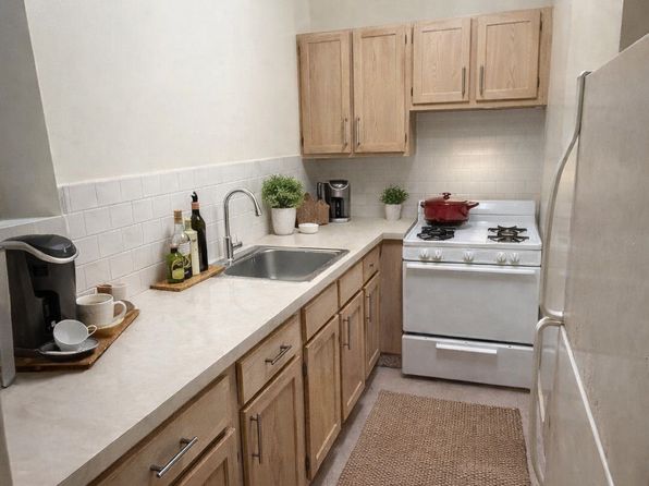 1974 51st St APT 3B