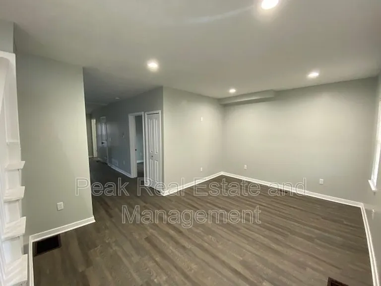 1011 Logan St SE — Photo 5