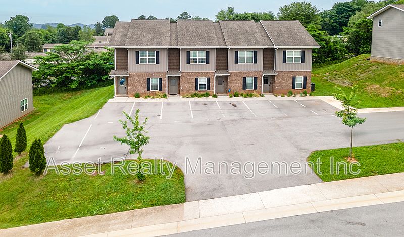 1st image of 926 Warrior Hill Dr #1