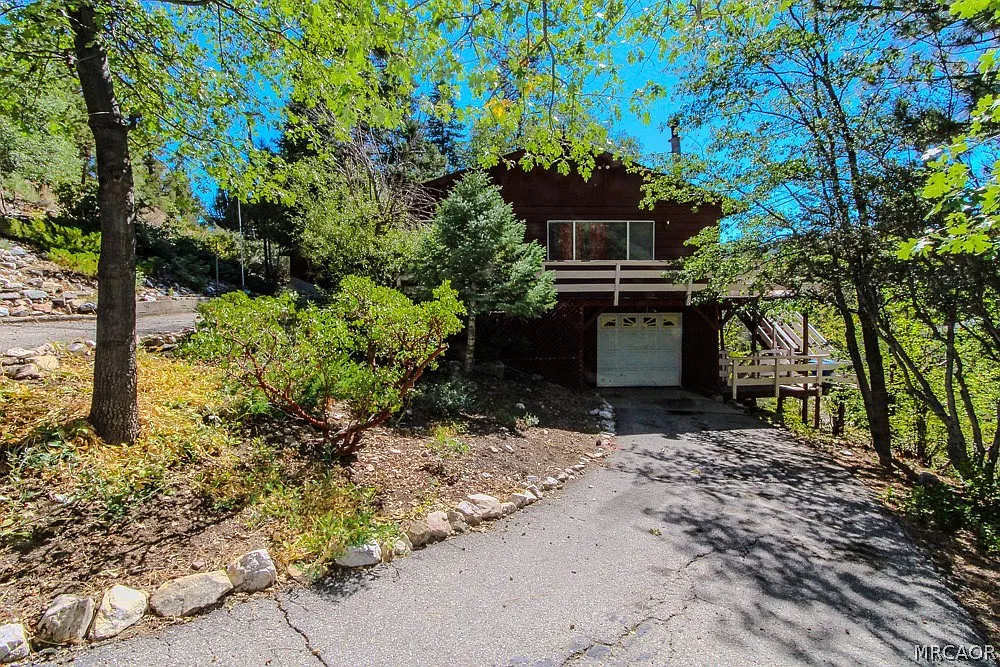 3 bed, 2.0 bath, 1600 sqft, $2,000 — Photo 1