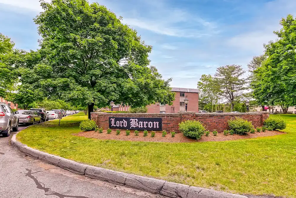 Lord Baron Apartments — Photo 1