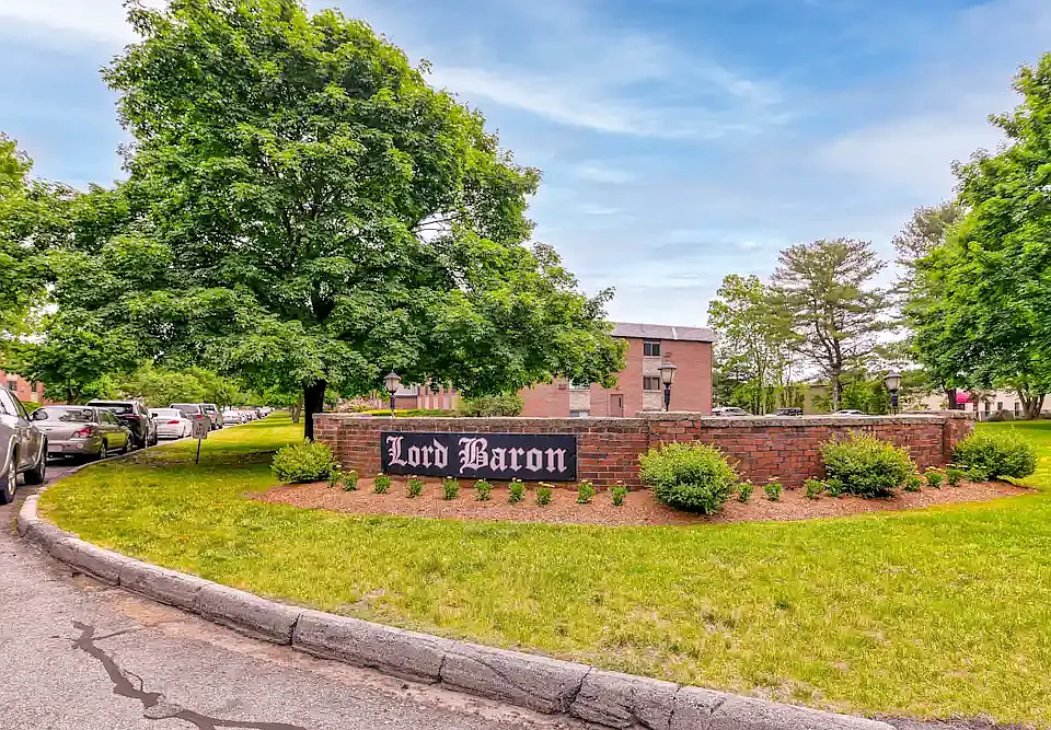 Lord Baron Apartments