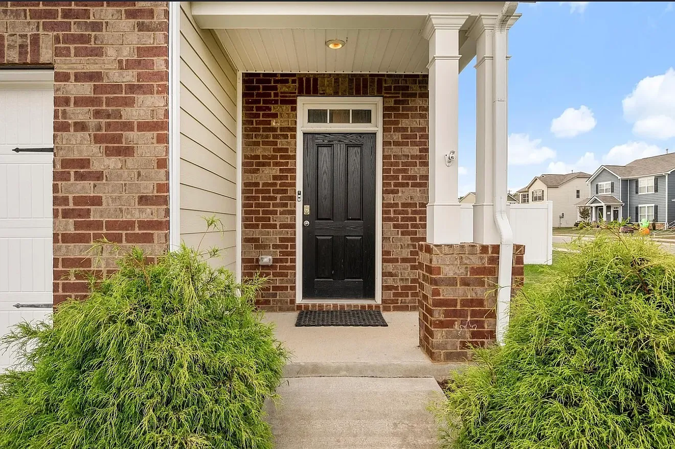 3 bed, 2.5 bath, 1634 sqft, $2,499 — Photo 3