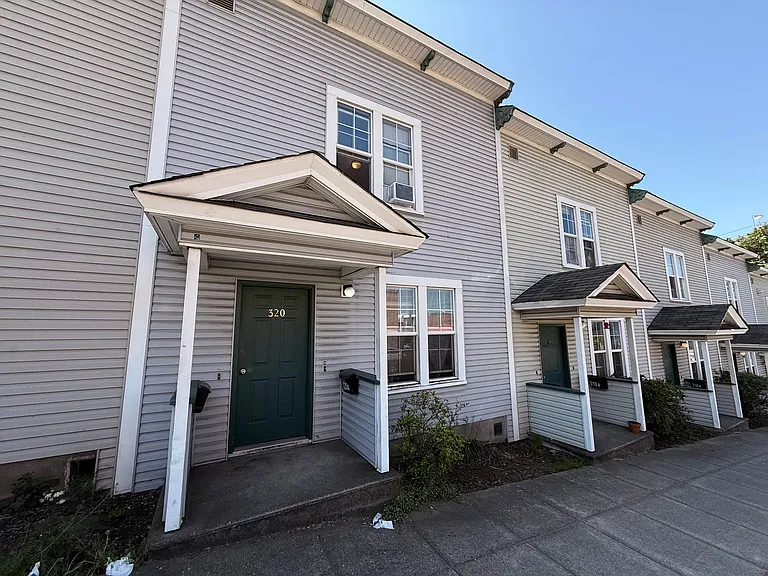 310 E Chestnut St — Photo 9