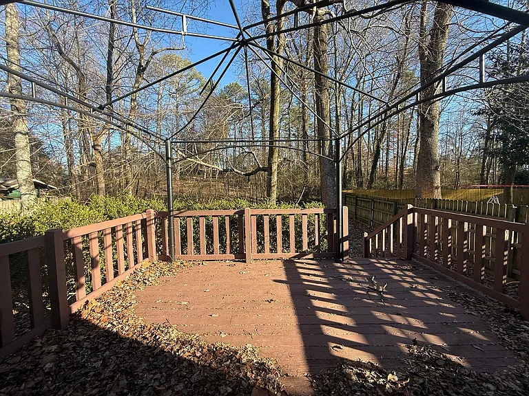 113 Suffolk Dr — Photo 14