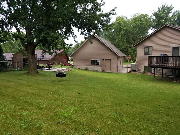 Large backyard for kids!