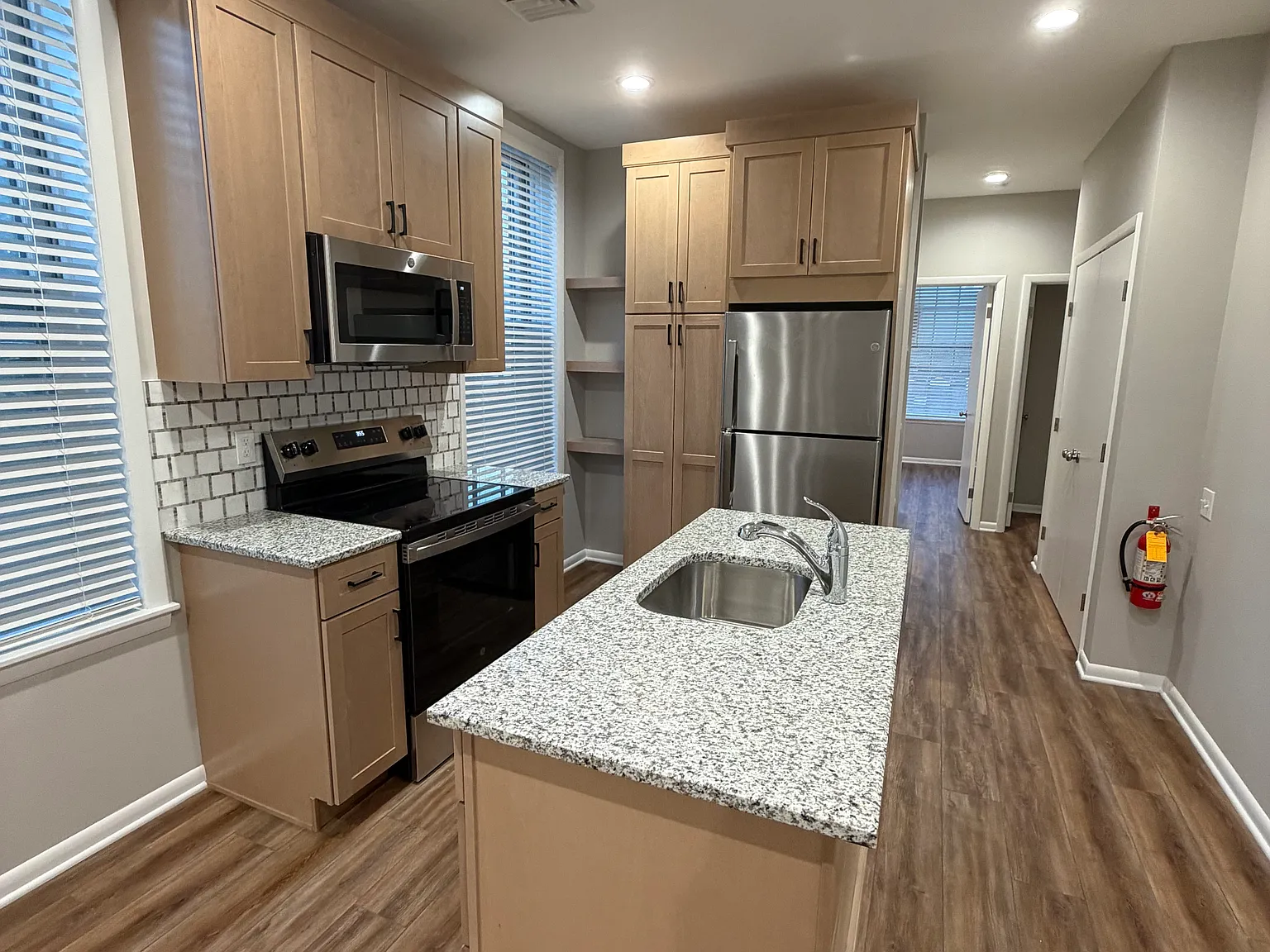 2 bed, 750 sqft, $2,450 — Photo 1