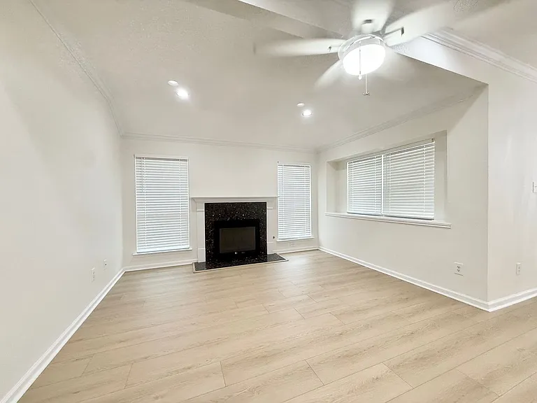 236 Almond Dr — Photo 7