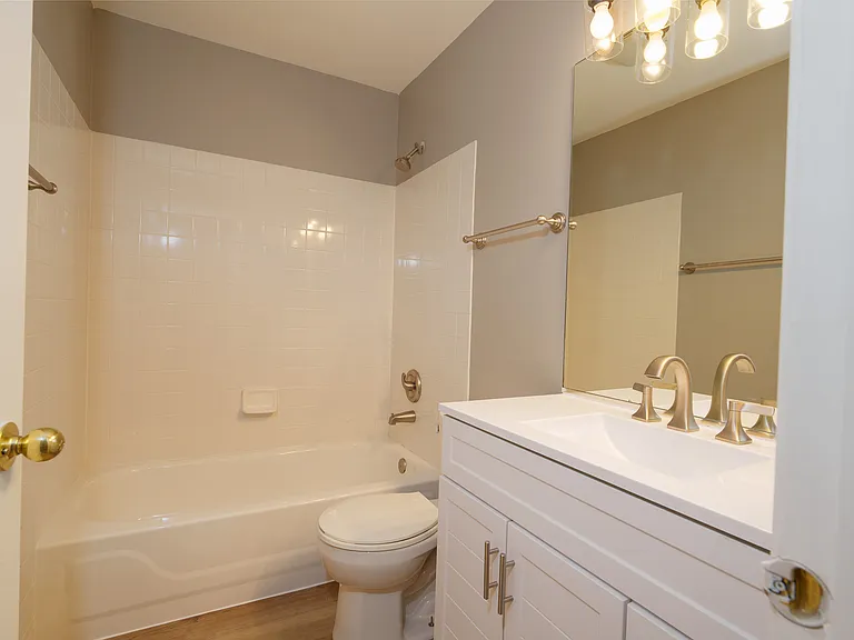 1039 Woodview Ct — Photo 16