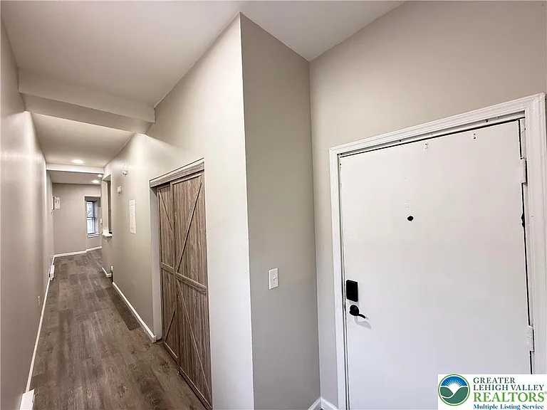 202 N 6th St #203 — Photo 4