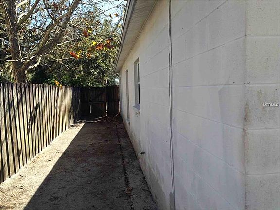 5th image of 1107 W Knollwood St