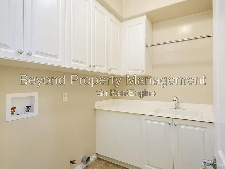 2947 Farragut Rd — Photo 14