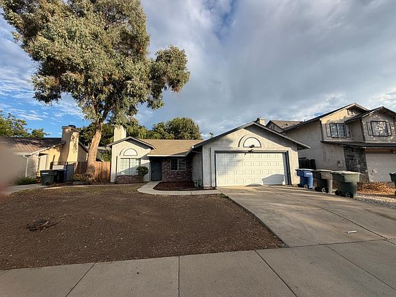 3rd image of 523 Chesterfield Dr