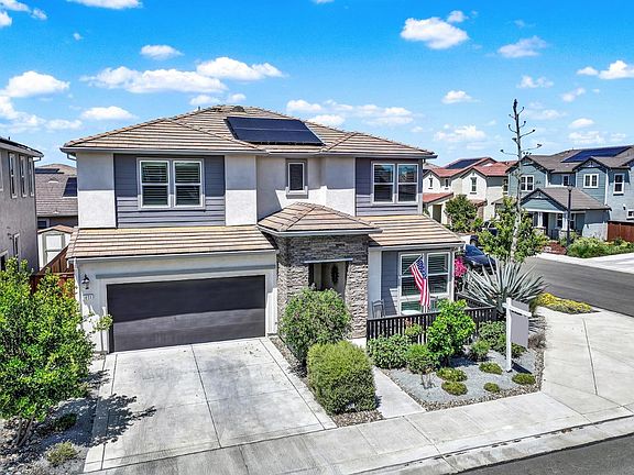 2nd image of 1821 Estrada Drive