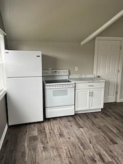 4th image of 202 1/2 Fond Du Lac St