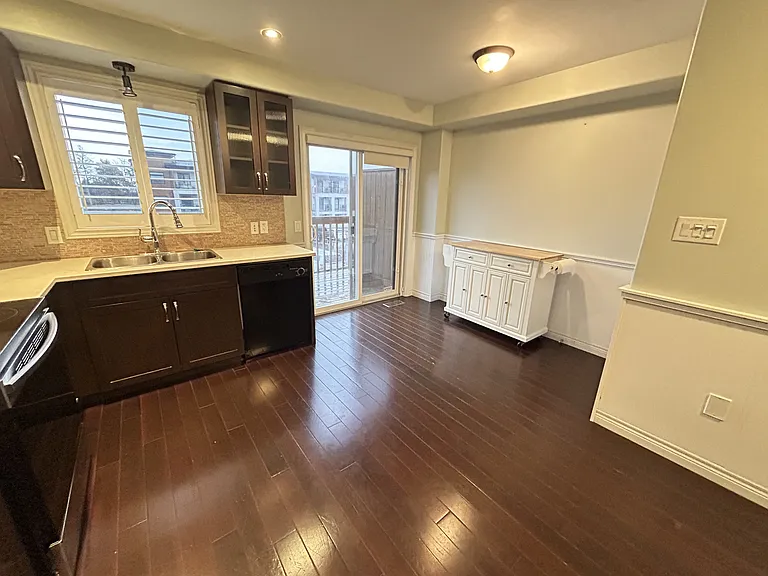 25 Viking Dr #44 — Photo 4