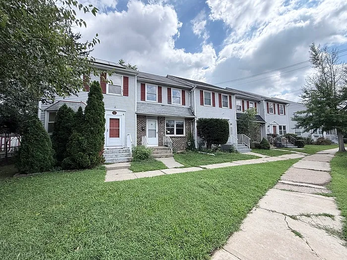 2 bed, 1.0 bath, 1224 sqft, $2,350 — Photo 1