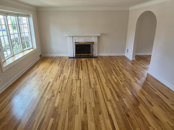 3rd image of 2306 Buckingham Ave
