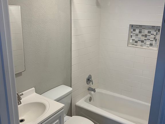 4th image of 2357 1/2 Magnolia Ave
