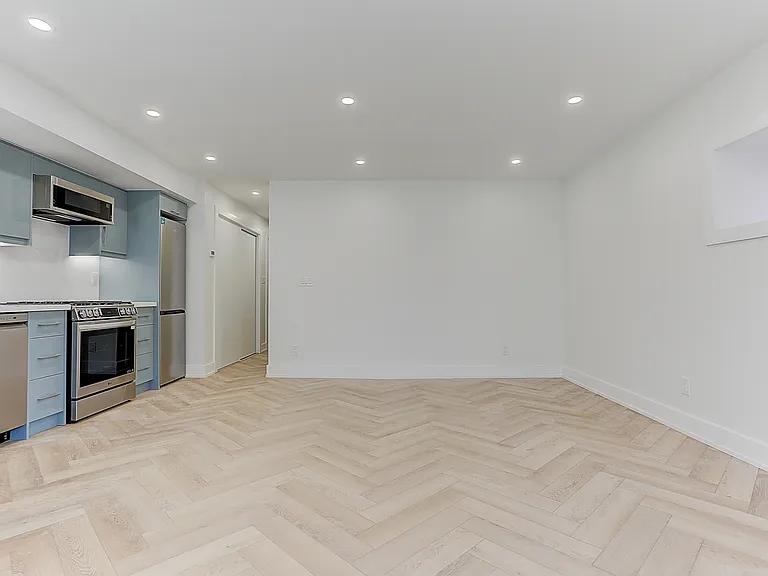 71 Livingstone Ave #BASEMENT — Photo 11