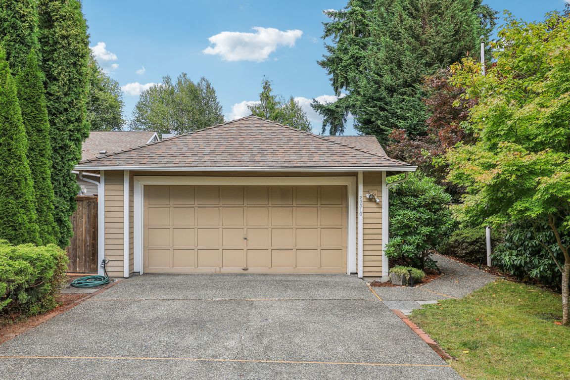 Hollyhills Dr-S0808-001.jpg