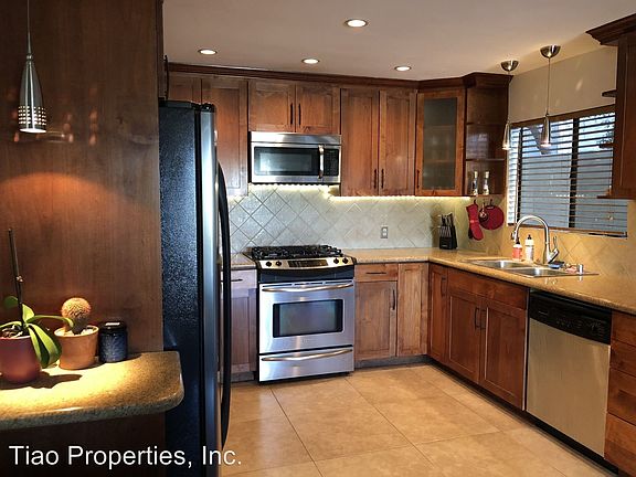 5th image of 2302 Lake View Ave