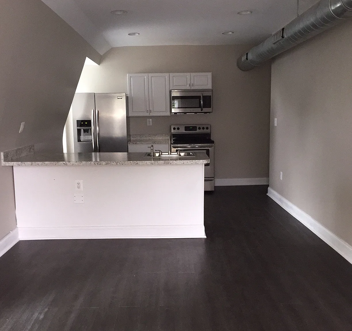 2 bed, 760 sqft, $2,200 — Photo 2