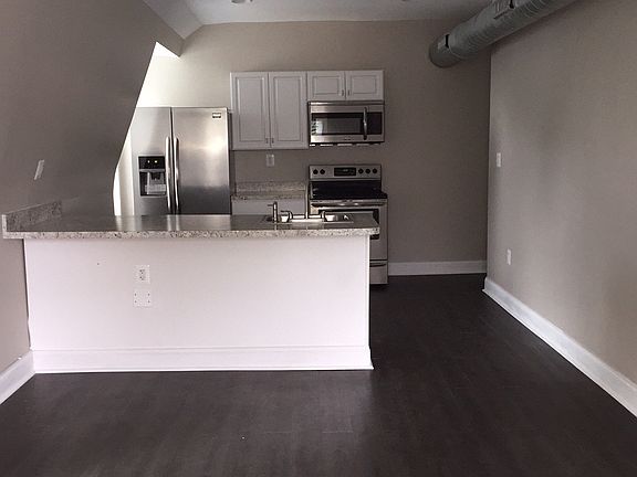 2nd image of 706 Gladstone Ave APT 3