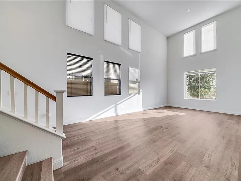 28 Homestead Dr — Photo 6