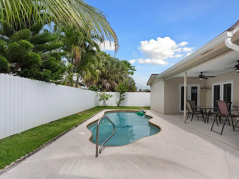6515 SW 8th Pl — Photo 29